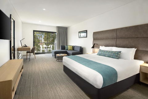Quality Hotel Lakeside - Tourism Gold Coast 2
