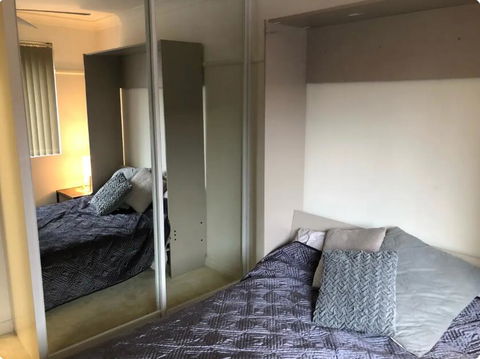 Quiet North Parra Apartment Rooms Across From Park - Tourism Gold Coast 2
