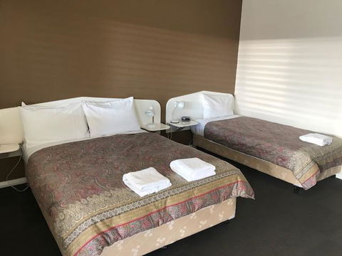 RAILWAY HOTEL MOTEL - Tourism Gold Coast 2