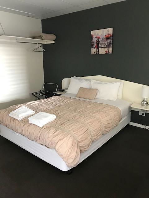 RAILWAY HOTEL MOTEL - Tourism Gold Coast 3