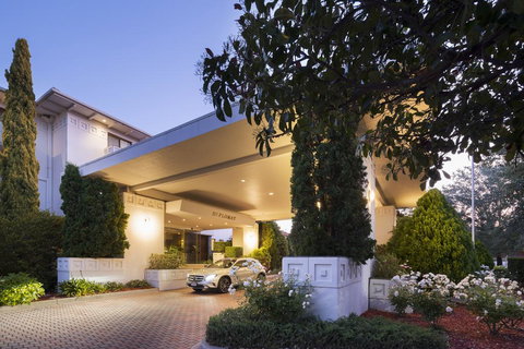Ramada Diplomat Canberra - Tourism Gold Coast 0