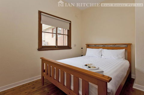 Red Brick Beauty - Central Cottage - Tourism Gold Coast 2