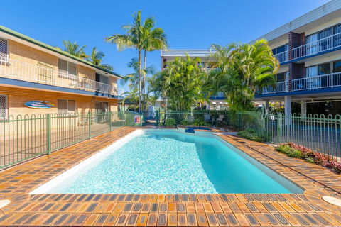 Red Star Hotel Palm Beach - Tourism Gold Coast 0