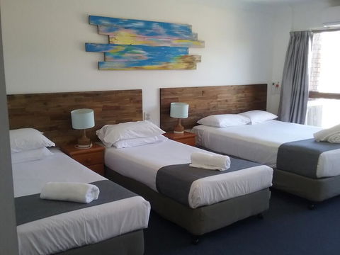 Red Star Hotel Palm Beach - Tourism Gold Coast 2