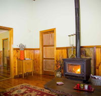 Red Tractor Retreat - Tourism Gold Coast