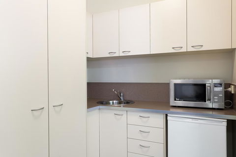 Redcliffe Motor Inn - Tourism Gold Coast 1