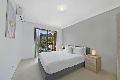 REDFERN 3 BEDROOM APARTMENT FREE PARKING WALK TO CENTRAL STATION NRE187 - Tourism Gold Coast 3