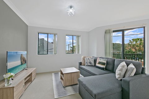 REDFERN 3 BEDROOM APARTMENT FREE PARKING WALK TO CENTRAL STATION NRE187 - Tourism Gold Coast 0