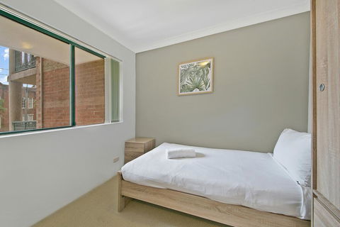REDFERN 3 BEDROOM APARTMENT FREE PARKING WALK TO CENTRAL STATION NRE187 - Tourism Gold Coast 2