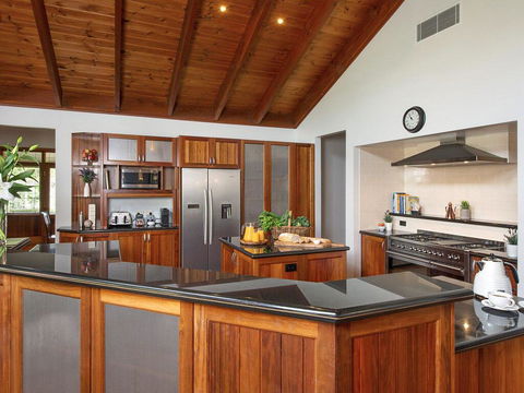 Reign Manor - Large Group Accommodation - Tourism Gold Coast 3