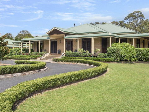 Reign Manor - Large Group Accommodation - Tourism Gold Coast 0