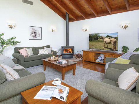 Reign Manor - Large Group Accommodation - Tourism Gold Coast 2