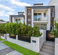 Relax in a Spacious  Modern Townhouse in Asquith - Tourism Gold Coast