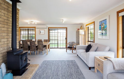 Relax On Ryan @ Robe - Tourism Gold Coast 1