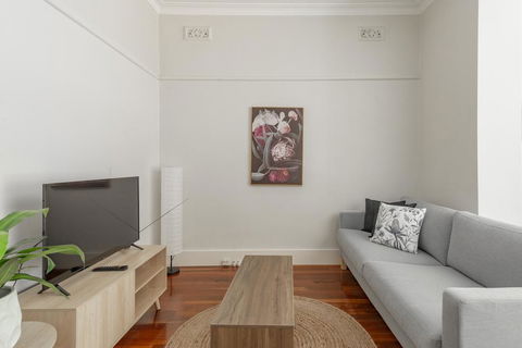 RELAXED FAMILY HOME WILLOUGHBY - Tourism Gold Coast 3