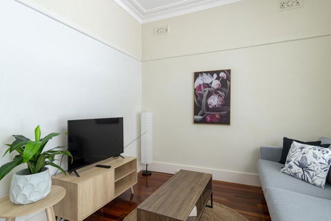 RELAXED FAMILY HOME WILLOUGHBY - Tourism Gold Coast 2