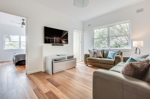 Renovated Art Deco Flat Close To City And Harbour - Tourism Gold Coast 0