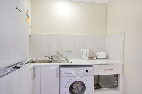 Renovated Stylish Studio - Tourism Gold Coast 3