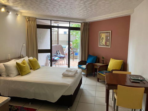 RENTAL: All $ Inclusive, Tidy Renovated Studio Apartment On The Strand, Pool,  - Tourism Gold Coast 1