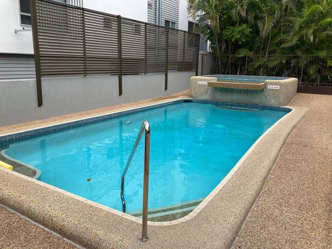 RENTAL: All $ Inclusive, Tidy Renovated Studio Apartment On The Strand, Pool,  - Tourism Gold Coast 2
