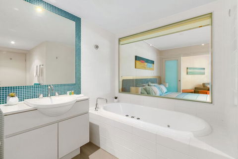 RESORT & SPA WITH PRIVATE PLUNGE POOL 7008/09 - Tourism Gold Coast 2