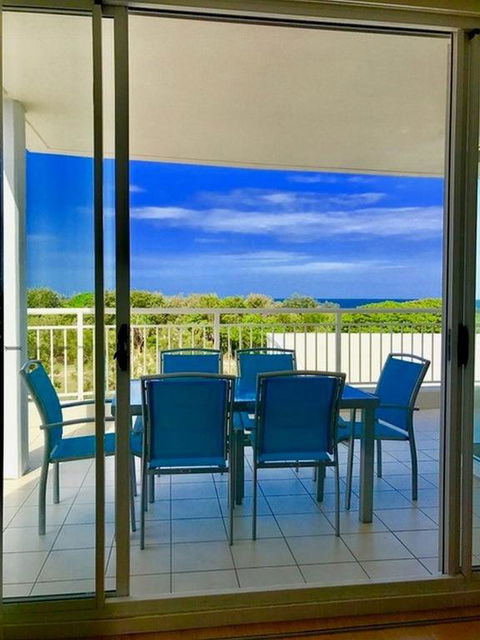 RESORT OCEAN FRONT SUITE 2222 - Tourism Gold Coast 3