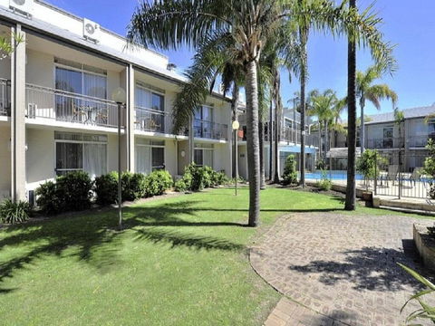Resort Serviced Apartments - Mandurah - Tourism Gold Coast 1