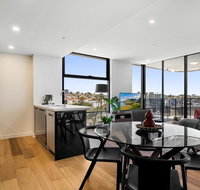 Resort-style Apartment with Balcony Pool and Gym - Tourism Gold Coast