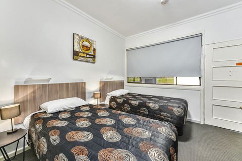 Rest Motels - Tourism Gold Coast 0