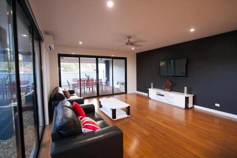 RL Apartments 3 Simms St - Tourism Gold Coast 1