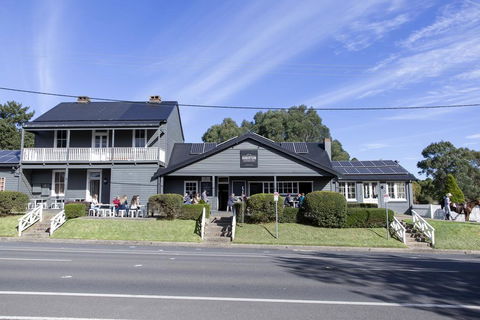 Robertson Public House And Kitchen - Tourism Gold Coast 0