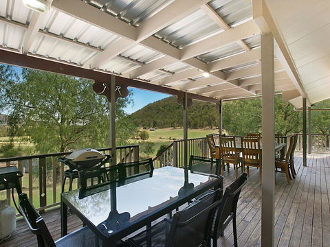 Rosa House In Broke, 4br House In Walking Distance To Cellar Doors - Tourism Gold Coast 0