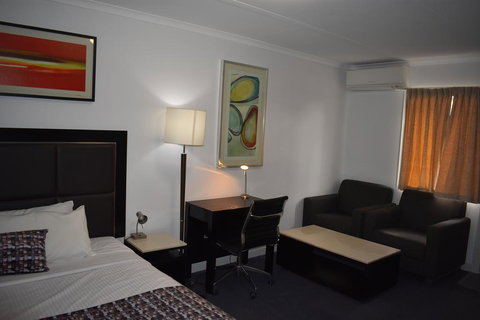 Roundhouse Motel - Tourism Gold Coast 1