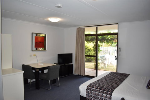 Roundhouse Motel - Tourism Gold Coast 3