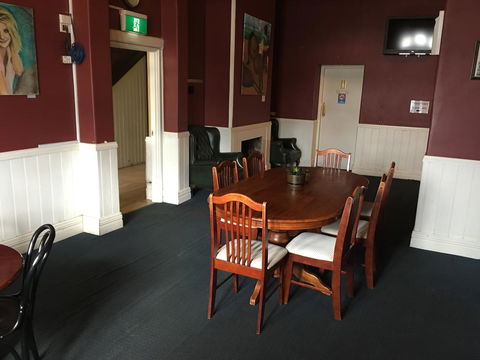Royal Exchange Hotel - Tourism Gold Coast 3