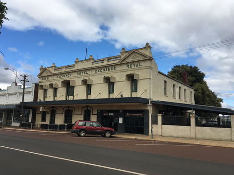 Royal Exchange Hotel - Tourism Gold Coast 0