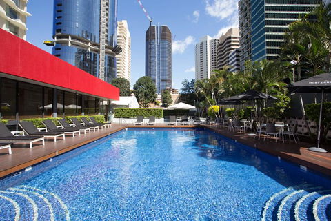 Royal On The Park - Tourism Gold Coast 0