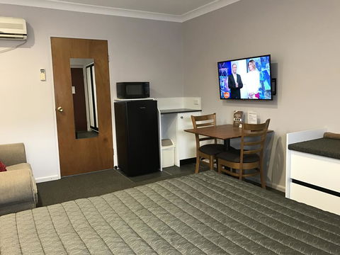 Roydons Motor Inn - Tourism Gold Coast 0