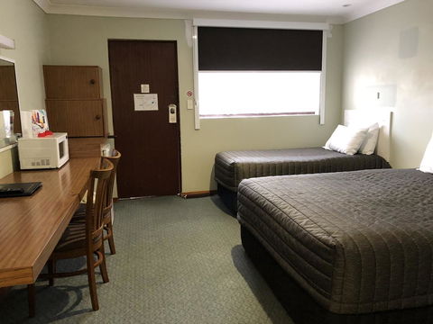 Roydons Motor Inn - Tourism Gold Coast 2