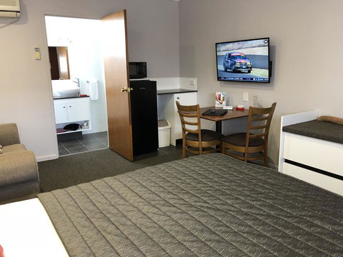 Roydons Motor Inn - Tourism Gold Coast 1