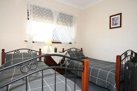 Safety Bay Guest House - Tourism Gold Coast 0