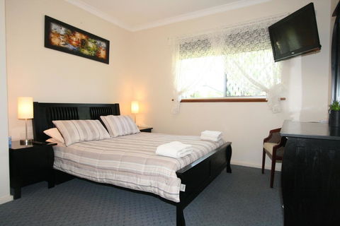 Safety Bay Guest House - Tourism Gold Coast 1