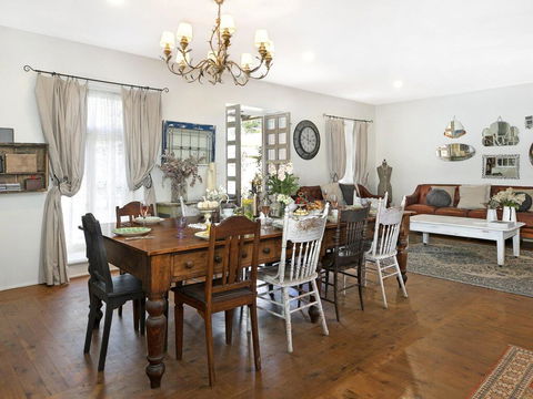 Saint Eloi - La Maison - Tourism Gold Coast 0