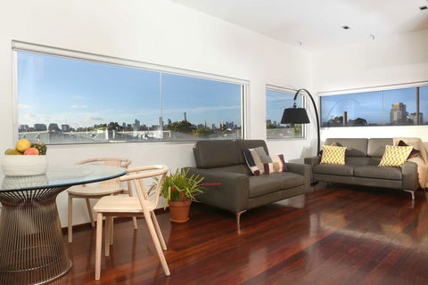 Saint George - The Townhouse - Tourism Gold Coast 2