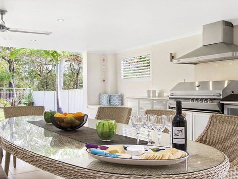 Saltwater - Entertainers Paradise - Tourism Gold Coast 0