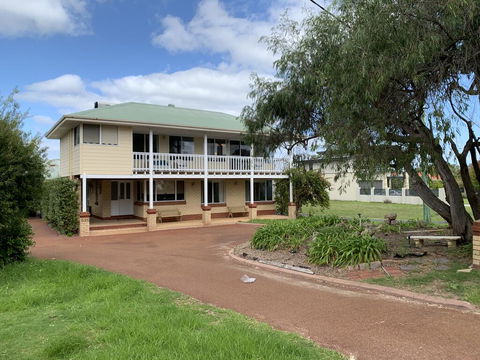 Salty Dayz - Tourism Gold Coast 0