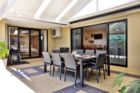 Sandy Bottom - Pet Friendly - 3 Min Walk To Beach - Tourism Gold Coast 1