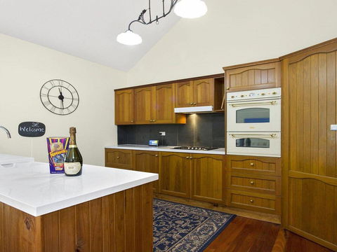 Sandy Shores - Character, Charm, Outdoor Spa - Tourism Gold Coast 1