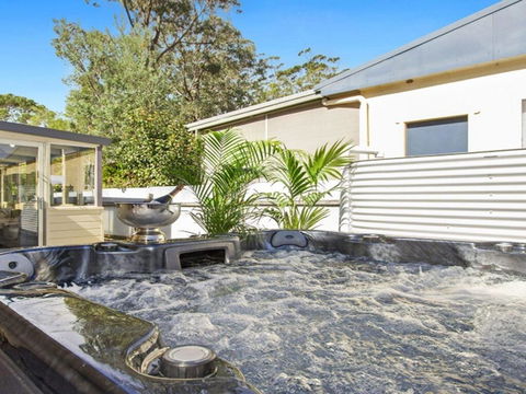 Sandy Shores - Character, Charm, Outdoor Spa - Tourism Gold Coast 2