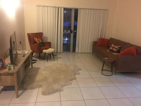 Sandys Shared Appartment - Tourism Gold Coast 3